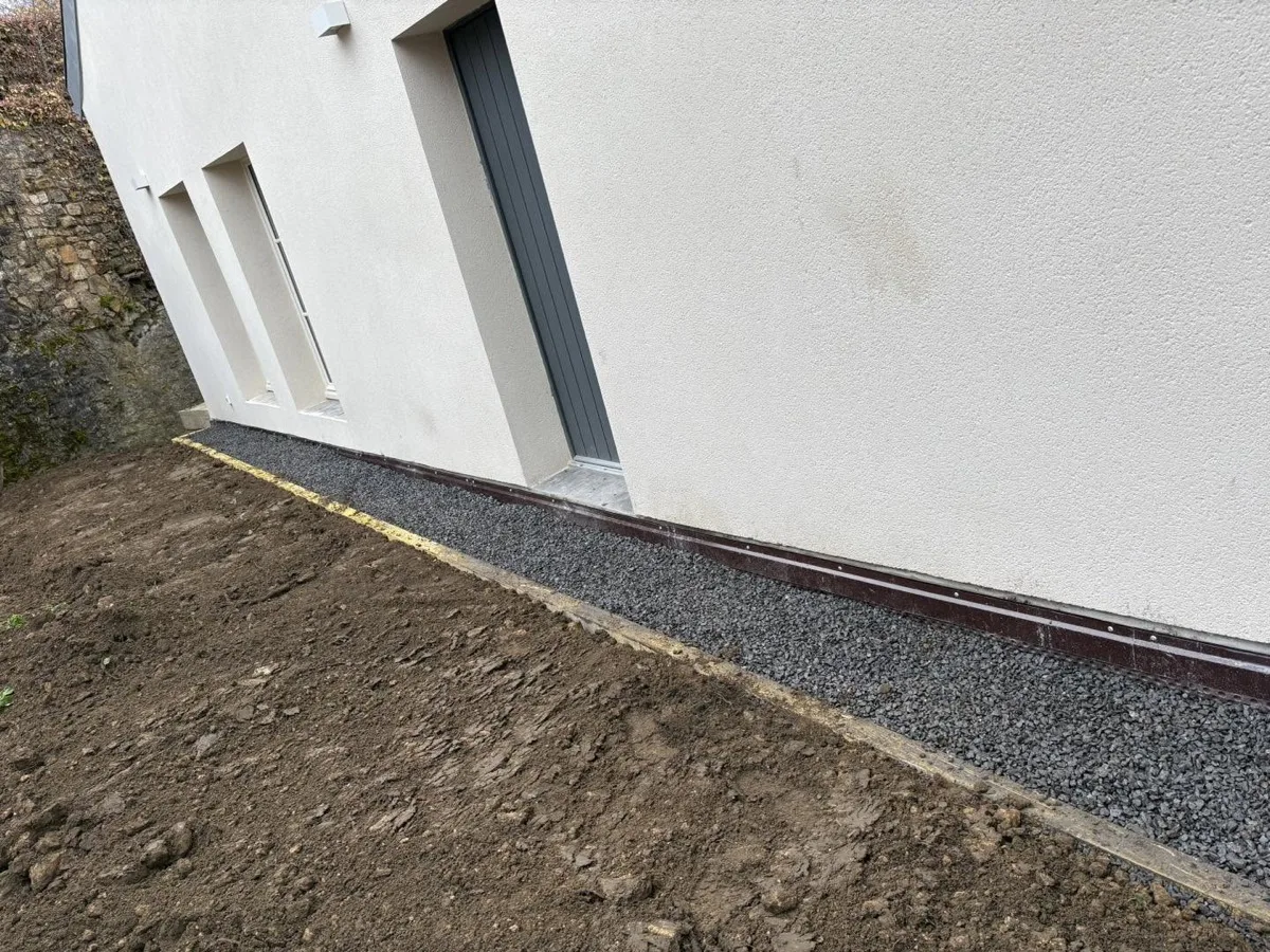 Après — drain et gravier posés