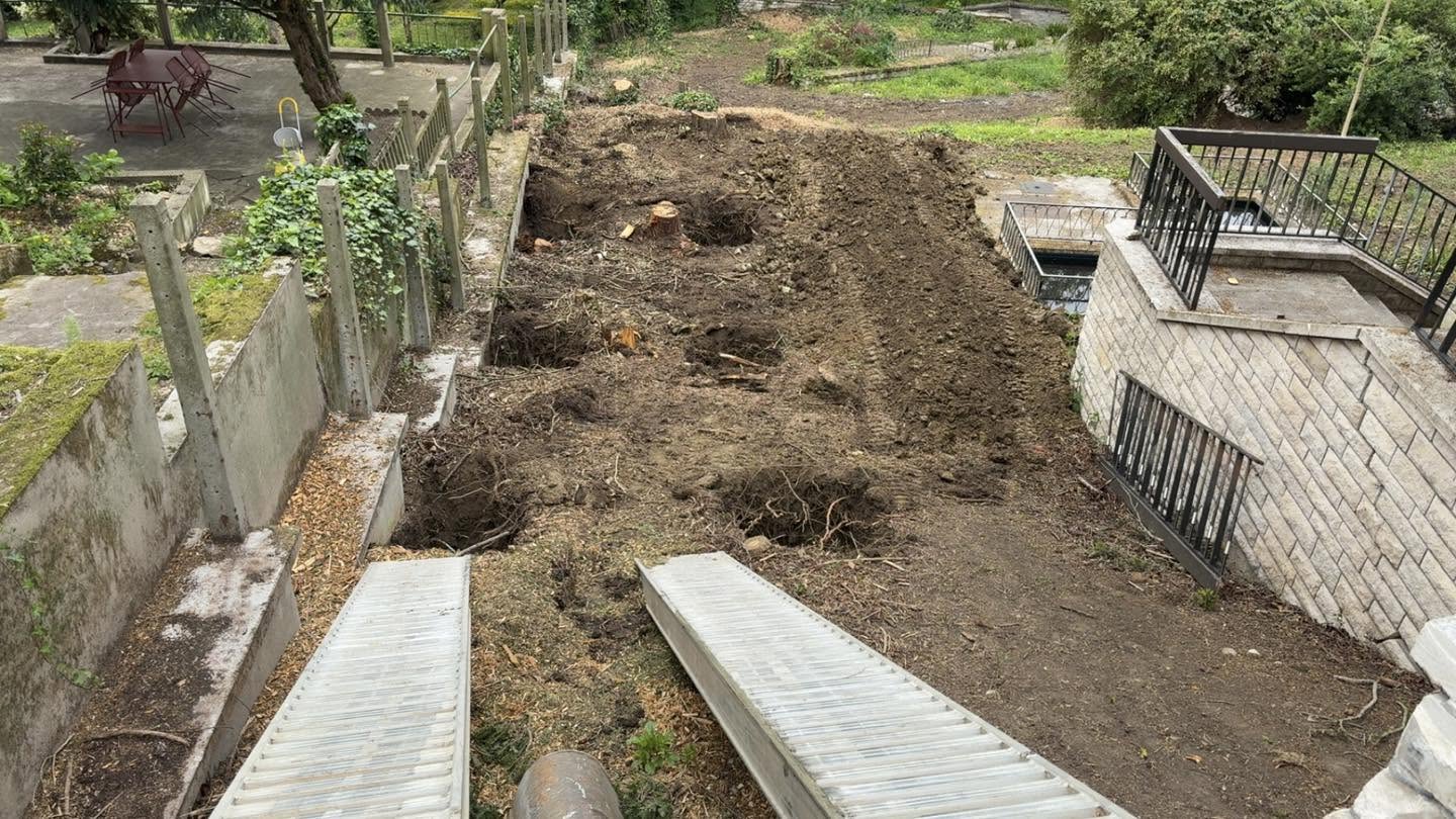Après — terrain terrassé et nettoyé