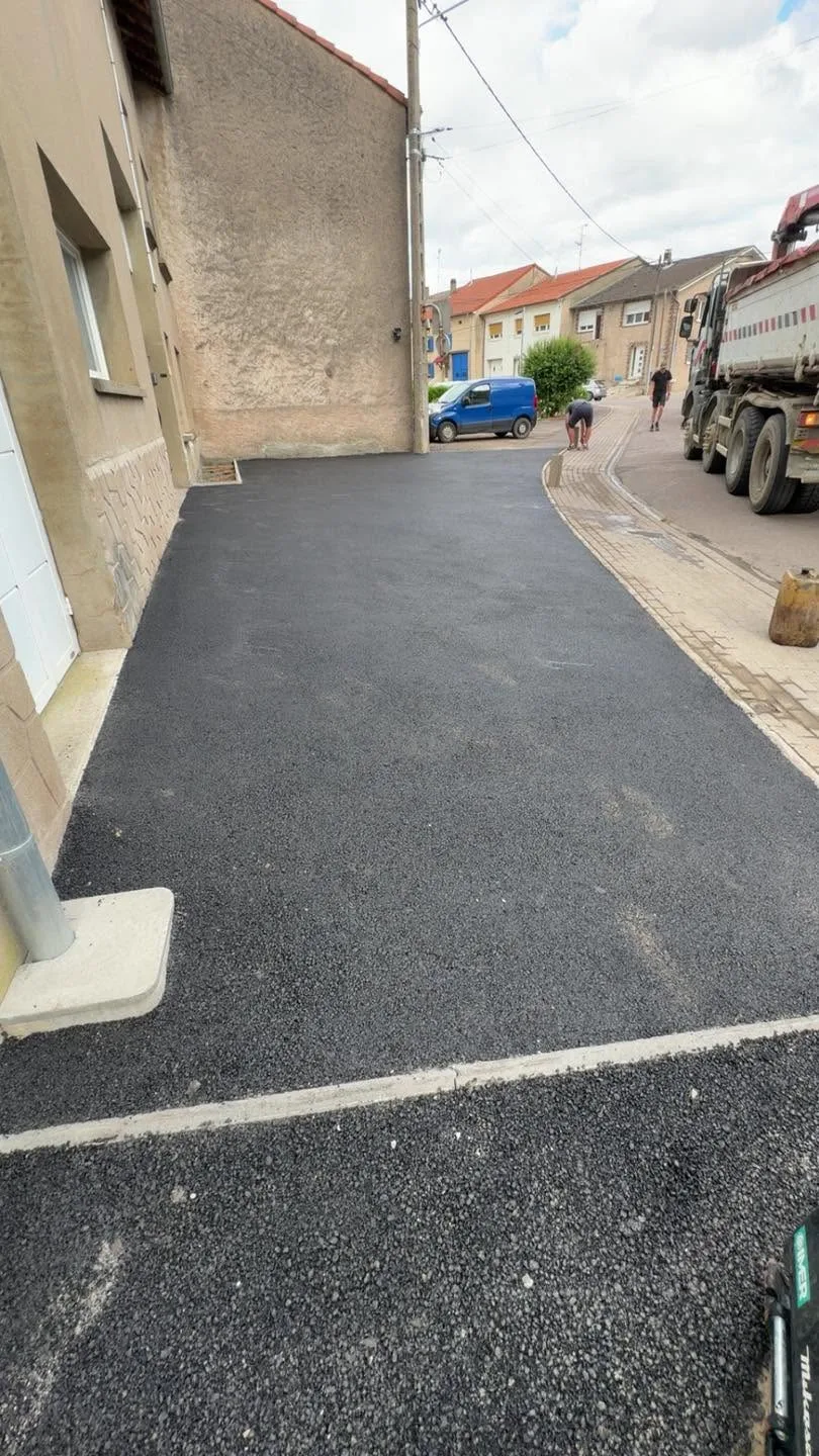 Finition enrobé 0/8 Boulay-Moselle — résultat soigné LM2T Moselle 57