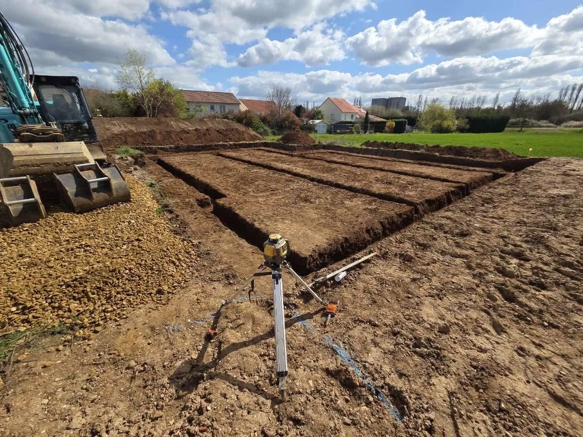 Terrassement fouilles pavillon en lotissement La Maxe Moselle